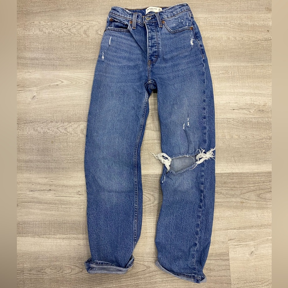 Abercrombie & Fitch “The Dad High Rise” - 23, 000R